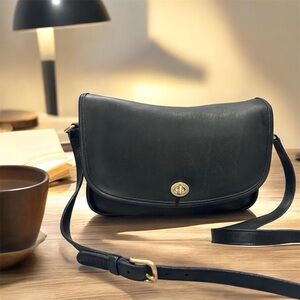 90s Vintage Coach City Bag - black